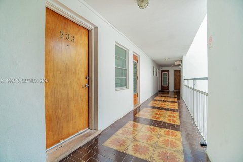 Condominio en alquiler en Bay Harbor Islands, Florida, 2 dormitorios, 79.9 m2 № 2056653 - foto 3