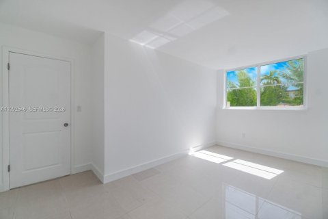 Condominio en alquiler en Bay Harbor Islands, Florida, 2 dormitorios, 79.9 m2 № 2056653 - foto 11