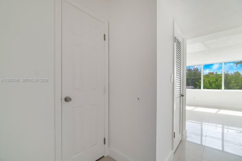 Condominio en alquiler en Bay Harbor Islands, Florida, 2 dormitorios, 79.9 m2 № 2056653 - foto 14