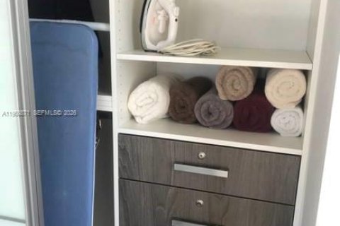 Condominio en alquiler en Miami, Florida, 1 dormitorio, 56.39 m2 № 2009211 - foto 19