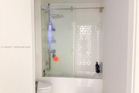 Condominio en alquiler en Miami, Florida, 1 dormitorio, 56.39 m2 № 2009211 - foto 10