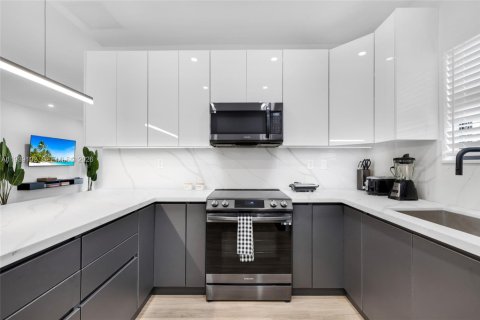 Villa ou maison à vendre à Miami, Floride: 5 chambres, 138.7 m2 № 1996953 - photo 20