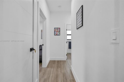 Villa ou maison à vendre à Miami, Floride: 5 chambres, 138.7 m2 № 1996953 - photo 22