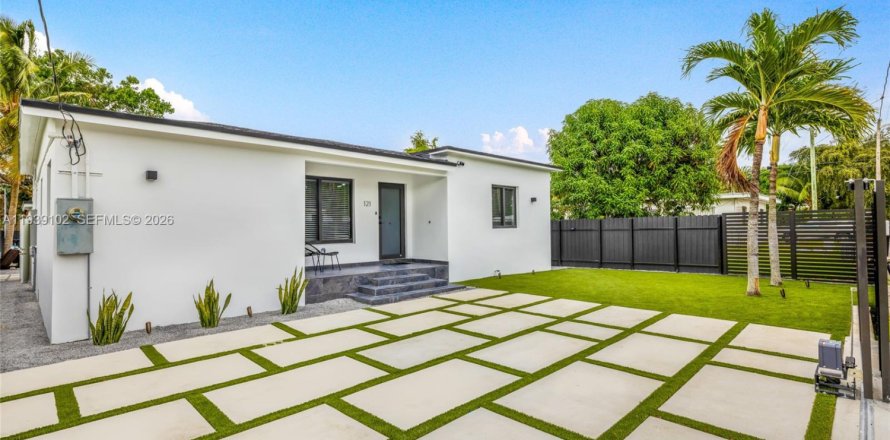 Villa ou maison à Miami, Floride 5 chambres, 138.7 m2 № 1996953