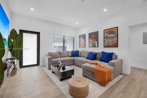 Villa ou maison à vendre à Miami, Floride: 5 chambres, 138.7 m2 № 1996953 - photo 8