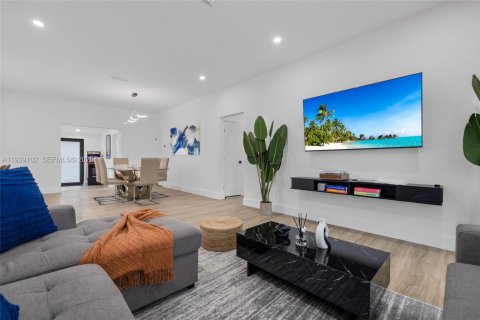 Villa ou maison à vendre à Miami, Floride: 5 chambres, 138.7 m2 № 1996953 - photo 6