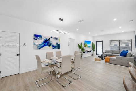 Villa ou maison à vendre à Miami, Floride: 5 chambres, 138.7 m2 № 1996953 - photo 14