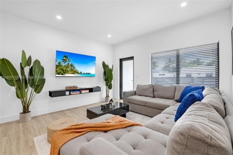 Villa ou maison à vendre à Miami, Floride: 5 chambres, 138.7 m2 № 1996953 - photo 17