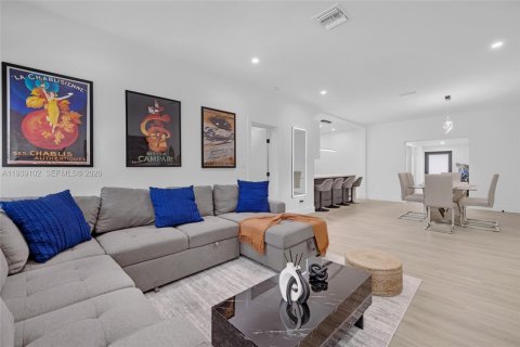 Villa ou maison à vendre à Miami, Floride: 5 chambres, 138.7 m2 № 1996953 - photo 9