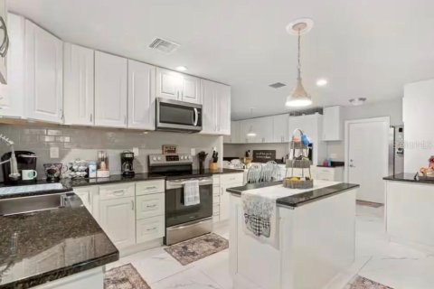 Villa ou maison à louer à Lutz, Floride: 3 chambres, 203.73 m2 № 2402913 - photo 10