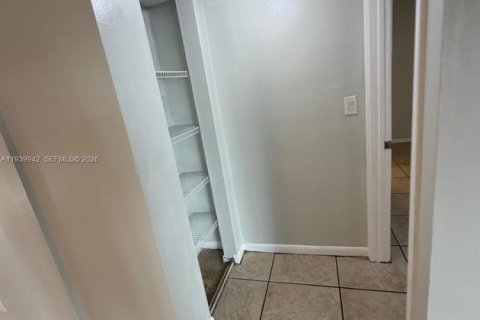 Condo in Palm Beach, Florida, 2 bedrooms  № 1997119 - photo 11