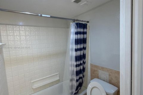 Condo in Palm Beach, Florida, 2 bedrooms  № 1997119 - photo 16