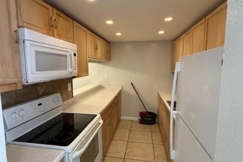 Condo in Palm Beach, Florida, 2 bedrooms  № 1997119 - photo 6