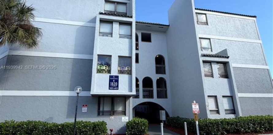 Condo in Palm Beach, Florida, 2 bedrooms  № 1997119