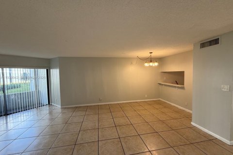 Condo in Palm Beach, Florida, 2 bedrooms  № 1997119 - photo 15