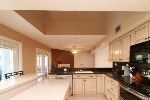 House in Palm Harbor, Florida 4 bedrooms, 227.61 sq.m. № 2354835 - photo 16