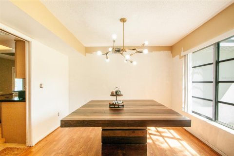 House in Palm Harbor, Florida 4 bedrooms, 227.61 sq.m. № 2354835 - photo 9