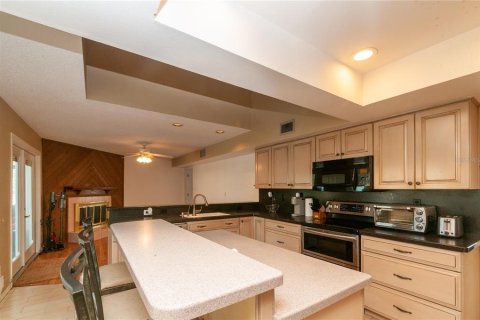 House in Palm Harbor, Florida 4 bedrooms, 227.61 sq.m. № 2354835 - photo 13