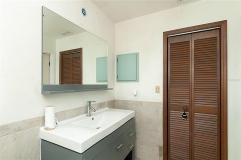 House in Palm Harbor, Florida 4 bedrooms, 227.61 sq.m. № 2354835 - photo 25