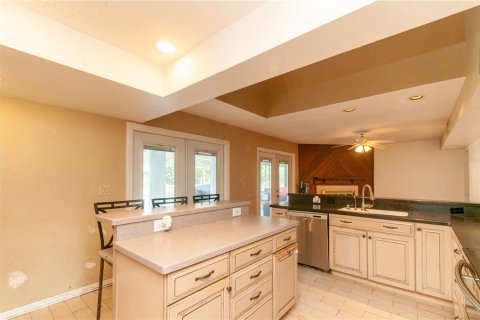 House in Palm Harbor, Florida 4 bedrooms, 227.61 sq.m. № 2354835 - photo 15