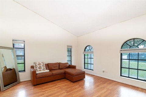House in Palm Harbor, Florida 4 bedrooms, 227.61 sq.m. № 2354835 - photo 6