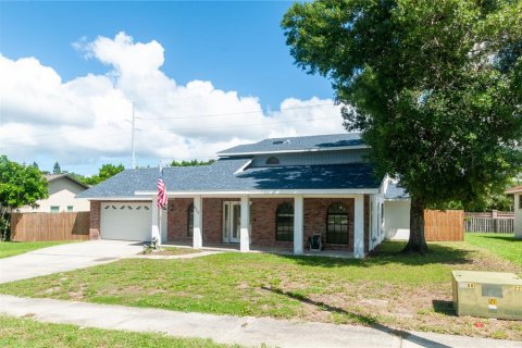 House in Palm Harbor, Florida 4 bedrooms, 227.61 sq.m. № 2354835 - photo 2