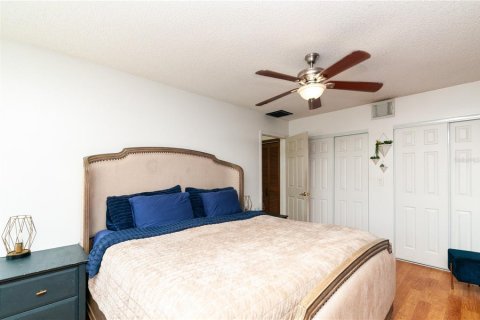House in Palm Harbor, Florida 4 bedrooms, 227.61 sq.m. № 2354835 - photo 21
