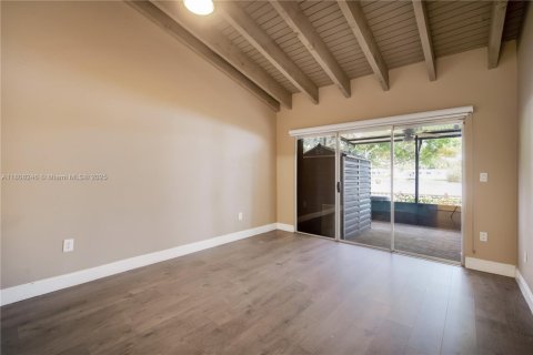 Casa en venta en Pembroke Pines, Florida, 2 dormitorios, 111.11 m2 № 1750358 - foto 22
