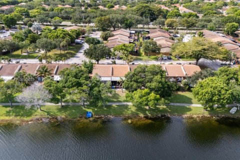 Casa en venta en Pembroke Pines, Florida, 2 dormitorios, 111.11 m2 № 1750358 - foto 4