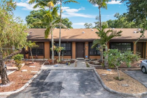 Casa en venta en Pembroke Pines, Florida, 2 dormitorios, 111.11 m2 № 1750358 - foto 3