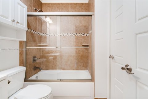 Casa en venta en Pembroke Pines, Florida, 2 dormitorios, 111.11 m2 № 1750358 - foto 29