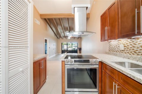 Casa en venta en Pembroke Pines, Florida, 2 dormitorios, 111.11 m2 № 1750358 - foto 6