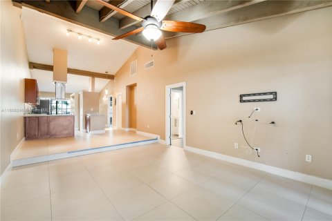 Casa en venta en Pembroke Pines, Florida, 2 dormitorios, 111.11 m2 № 1750358 - foto 19