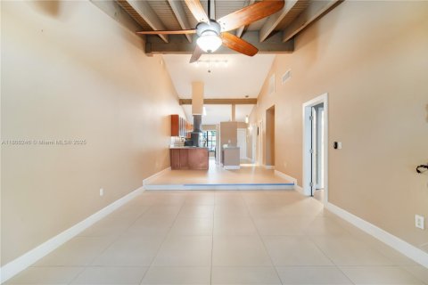 Casa en venta en Pembroke Pines, Florida, 2 dormitorios, 111.11 m2 № 1750358 - foto 14