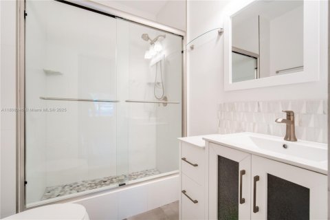 Casa en venta en Pembroke Pines, Florida, 2 dormitorios, 111.11 m2 № 1750358 - foto 24