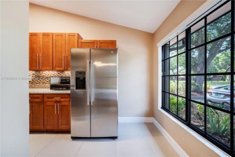 Casa en venta en Pembroke Pines, Florida, 2 dormitorios, 111.11 m2 № 1750358 - foto 9