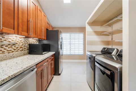 Casa en venta en Pembroke Pines, Florida, 2 dormitorios, 111.11 m2 № 1750358 - foto 12