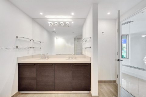 Снять в аренду кондоминиум в Норт-Бей-Виллидж, Флорида 4 спальни, 231.88м2, № 2057148 - фото 20