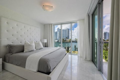 Снять в аренду кондоминиум в Норт-Бей-Виллидж, Флорида 4 спальни, 231.88м2, № 2057148 - фото 15