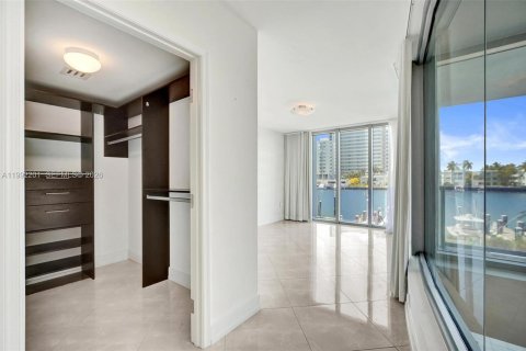 Снять в аренду кондоминиум в Норт-Бей-Виллидж, Флорида 4 спальни, 231.88м2, № 2057148 - фото 17