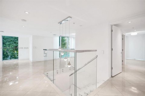 Снять в аренду кондоминиум в Норт-Бей-Виллидж, Флорида 4 спальни, 231.88м2, № 2057148 - фото 10