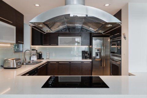 Снять в аренду кондоминиум в Норт-Бей-Виллидж, Флорида 4 спальни, 231.88м2, № 2057148 - фото 5