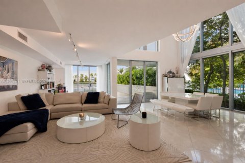 Снять в аренду кондоминиум в Норт-Бей-Виллидж, Флорида 4 спальни, 231.88м2, № 2057148 - фото 21