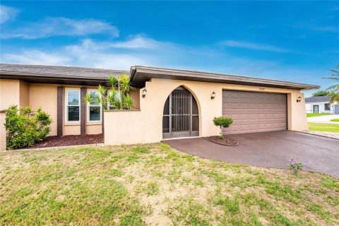 Casa en Port Charlotte, Florida 3 dormitorios, 187.66 m2 № 2132399