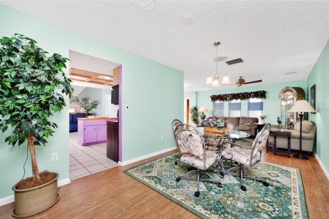 House in Port Charlotte, Florida 3 bedrooms, 187.66 sq.m. № 2132399 - photo 6