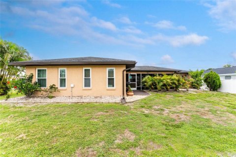 House in Port Charlotte, Florida 3 bedrooms, 187.66 sq.m. № 2132399 - photo 26