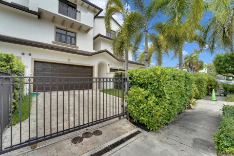 Touwnhouse à Fort Lauderdale, Floride 4 chambres, 306.86 m2 № 2370583