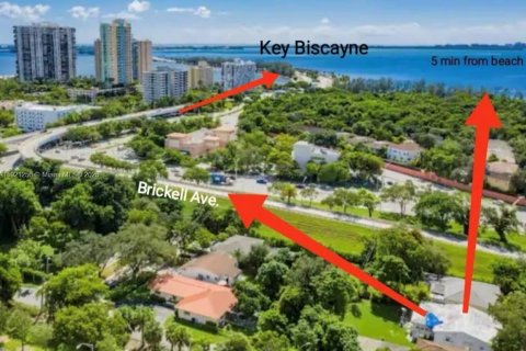 House in Miami, Florida 3 bedrooms, 192.4 sq.m. № 2039130 - photo 24