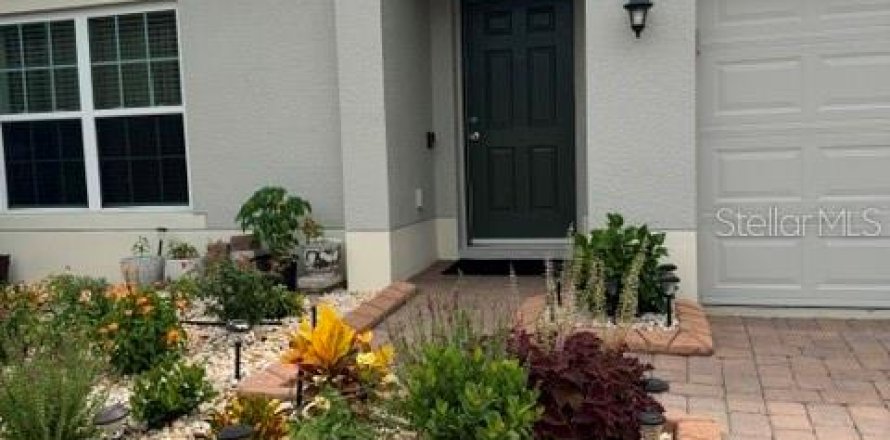 House in Clermont, Florida 3 bedrooms, 157.93 sq.m. № 2339464