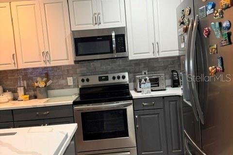 House in Clermont, Florida 3 bedrooms, 157.93 sq.m. № 2339464 - photo 3
